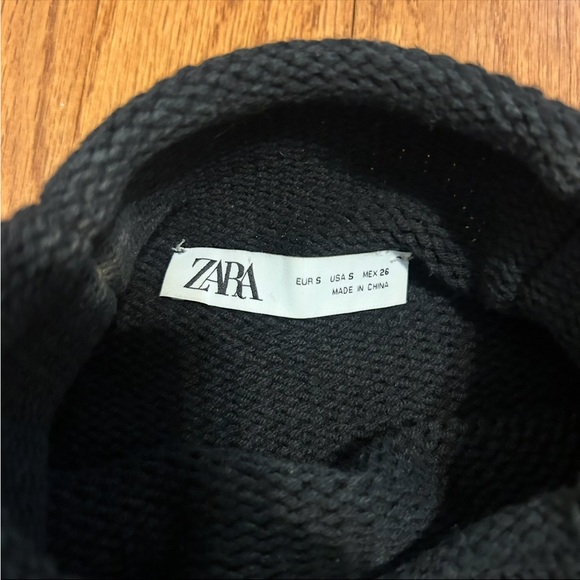 ZARA Black Cropped Knit Sweater Mock Neck Ribbed Hem Size Small Minimalist Trend - Picture 4 of 7